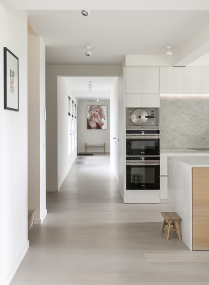 Nieuwe keuken en hal in woning Herent